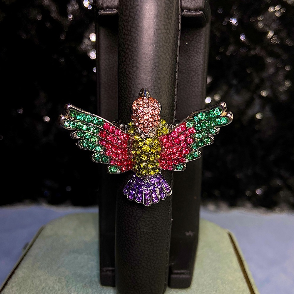 Large Rhinestone HummingBird Cocktail Ring - Picture 3 of 3